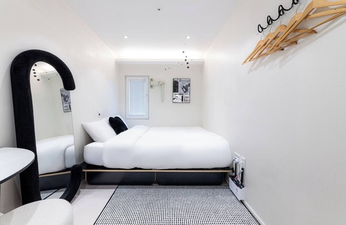 Seogyo-dong Hotel | Slow On Hostel Hongdae