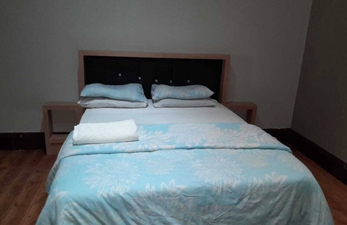 Greater Johannesburg Metropolitan Area House | Slumberlake Guest House Offering Free Wifi and Secure Parking Space + Breakfast.