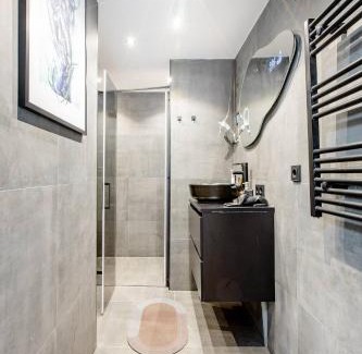 Nieuwmarkt en Lastage Bed & Breakfast | SM Center located room on the canal