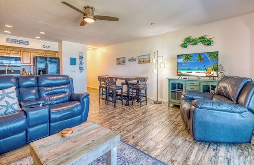 Independence Square Condo | SMACK ON THE BEACH! OCEANSIDE CONDO.