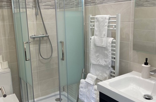 Murs-Erigne House | Small 19th-century house surrounded by vines, Domaine viticole de Rochambeau