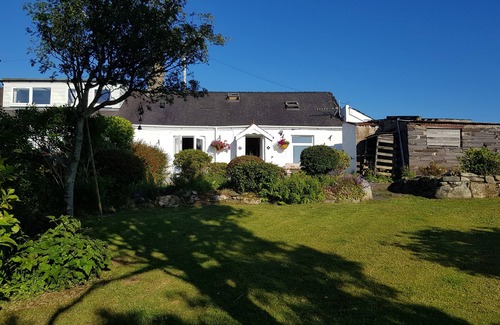 Caernarfon Cottage | Small and cosy traditional Welsh cottage, Carmel , Caernarfon