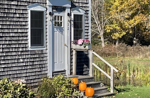 Waldoboro Cottage | Small But Mighty (Elegant) Rural Retreat