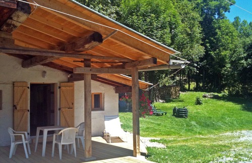 Praz-sur-Arly Apartment | Small charming T3 for 4 people - Terrace sheltered in RdJ of chalet - South slope, 100m from a ski bus stop