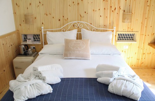 Castel Morrone Hotel | SMALL COMOLA