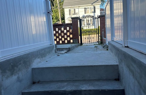 West Codman Hill - West Lower Mills House | Small Cozy 2 bedroom Unit in Boston.