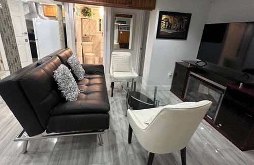 West Codman Hill - West Lower Mills House | Small Cozy 2 bedroom Unit in Boston.