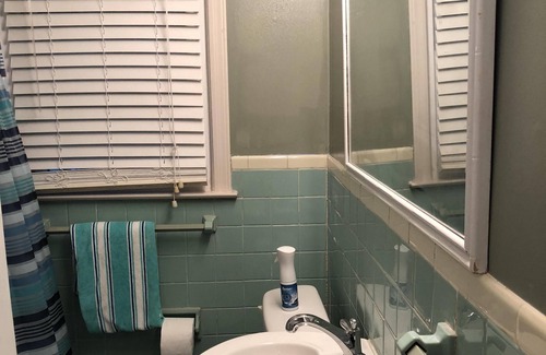Greensboro House | Small, Cozy, Intimate & Clean.