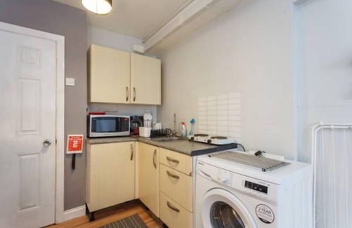 New Forest District Apartment | Small Cozy studio with WiFi & cable