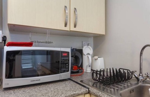 New Forest District Apartment | Small Cozy studio with WiFi & cable