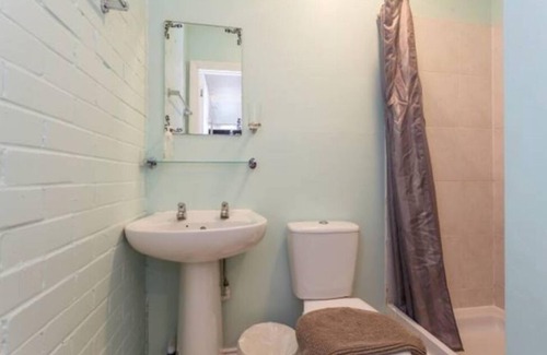 New Forest District Apartment | Small Cozy studio with WiFi & cable