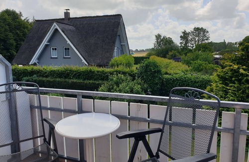 Wieck auf dem Darss Apartment | Small cozy vacation apartment with well-kept green property - Buhne II (upper floor)
