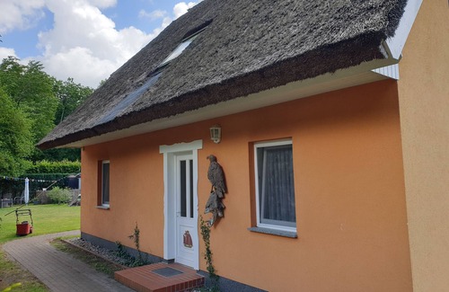 Wieck auf dem Darss Apartment | Small cozy vacation apartment with well-kept green property - Buhne II (upper floor)