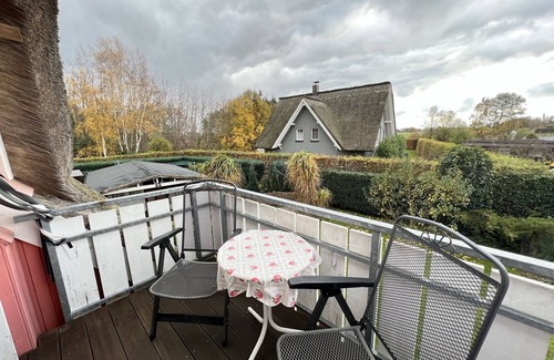 Wieck auf dem Darss Apartment | Small cozy vacation apartment with well-kept green property - Buhne IV (upper floor)