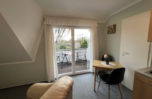 Wieck auf dem Darss Apartment | Small cozy vacation apartment with well-kept green property - Buhne IV (upper floor)