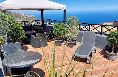 El Guincho Apartment | Small economic studio (15 m²) with sea view for young people