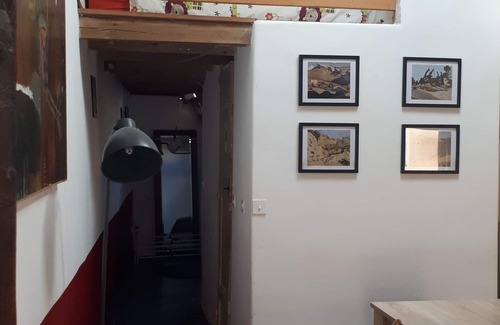 Saint-Etienne-les-Orgues Apartment | Small artist's house