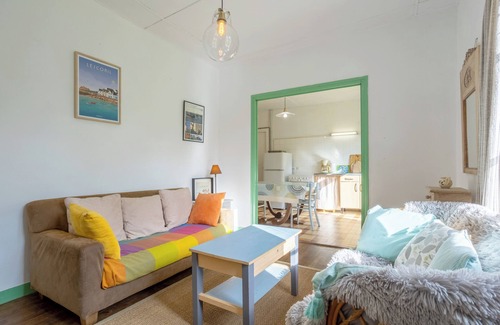 Plobannalec-Lesconil House | Small House 5 Minutes from the Beach by Car with Private Terrace and Garden