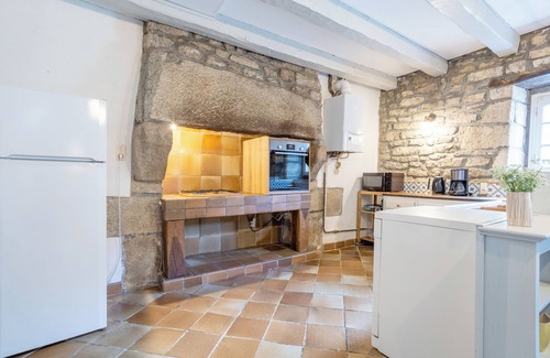 Plobannalec-Lesconil House | Small House 'Gite Ty Coz - Beach 5min by Car' with Shared Terrace