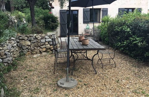 Grasse House | Small house in the hills above Grasse swimming pool quiet sea view hiking
