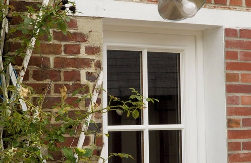 Pont-l'Eveque Cottage | Small house in town center with large garden, quiet and comfortable, sleeps 2-4