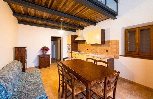 Cagli House | Small house surrounded by greenery with swimming pool