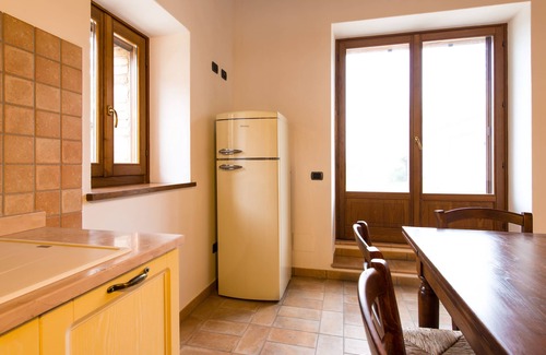 Cagli House | Small house surrounded by greenery with swimming pool