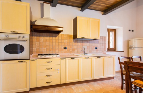 Cagli House | Small house surrounded by greenery with swimming pool