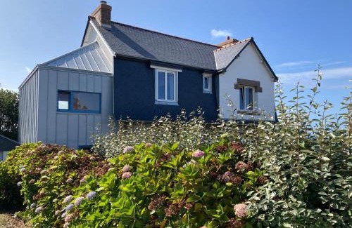 Trevou-Treguignec House | Small house with sea view
