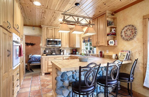 Red Lodge Cabin | Small log home in the heart of Little Italy