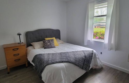 Loxley House | Small nhouse inside the City of Loxley. Big yard. Sage and calm neighborhood