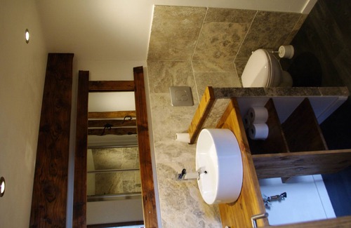 Bozel Apartment | Small old wood chalet