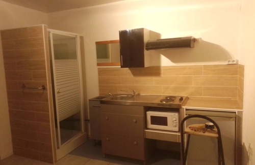 Cuers Apartment | Small studette with garden view