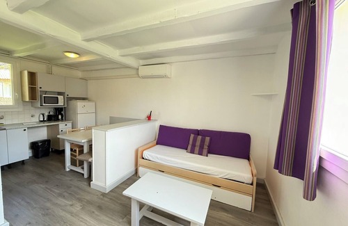 La Roque-sur-Pernes Condo | Small T2 cottage in provencal style