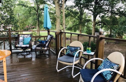 Jayess Apartment | Small Treehouse out in the country