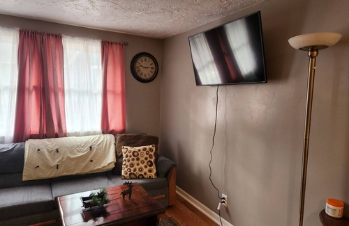 Mason City Apartment | Small Welcoming Pet Friendly 1 bedroom Apartment