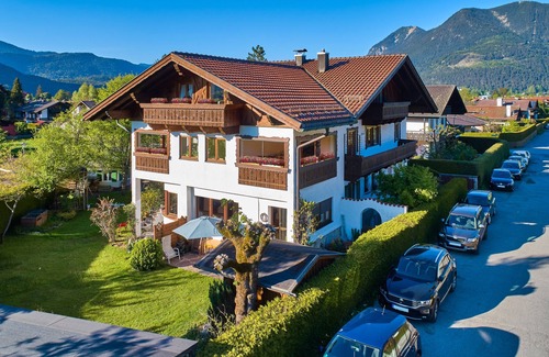 Garmisch-Partenkirchen Apartment | Smart 53sqm maisonette apartment on the ground floor +1st floor