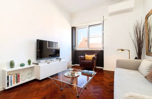 Santo Antonio Apartment | Smart apartment in Rato - authentic neighborhood and close to everything