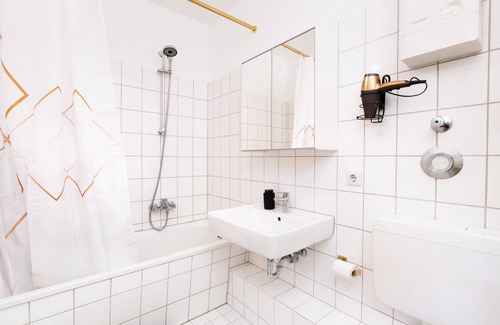 Barmen Apartment | ☆Smart Home - Wuppertal - Perfect for 5 Guests! - Central - Parking - Netflix