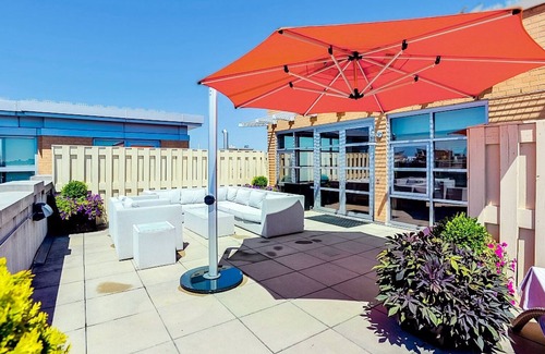 Logan Circle Apartment | Smart Logan Circle 1BR w/W/D, Roof BBQ, walk to Metro, by Blueground