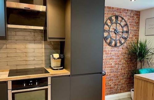Croham Apartment | Smart/Modern one bedroom flat