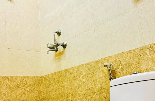 Jaipur District Hotel | Smart Stay - TV w/8+ OTTs, Rain Shower, Wi-Fi- Entire place