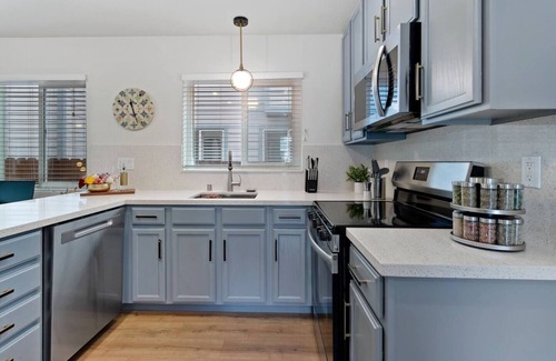 Vallejo House | Smart Stays Tailored for Work, Play, or Pause: Designer interior evoking comfort & cleanliness, river view, hot tub, fast wifi, full stock kitchen, AC, close to downtown, public transportation & the Ferry - the perfect serene retreat. Discover more!