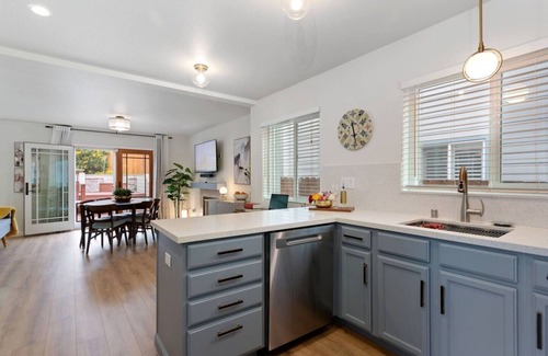 Vallejo House | Smart Stays Tailored for Work, Play, or Pause: Designer interior evoking comfort & cleanliness, river view, hot tub, fast wifi, full stock kitchen, AC, close to downtown, public transportation & the Ferry - the perfect serene retreat. Discover more!