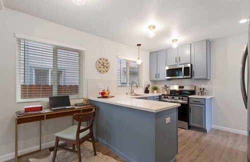 Vallejo House | Smart Stays Tailored for Work, Play, or Pause: Designer interior evoking comfort & cleanliness, river view, hot tub, fast wifi, full stock kitchen, AC, close to downtown, public transportation & the Ferry - the perfect serene retreat. Discover more!