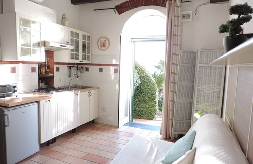 Pieve Ligure Apartment | Smart studio for 2 people, facing the sea, with outdoor gazebo, garden and pool