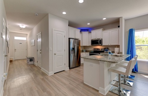 Thomas Drive House | Smart Suburb Lake View Home