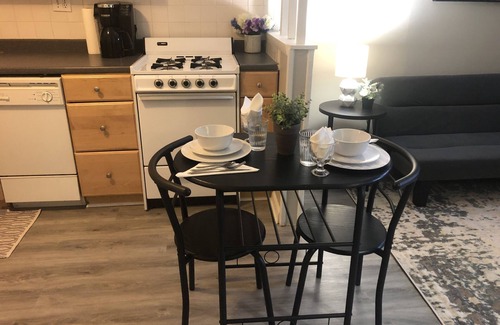 Northeast Apartment | ✯Smart TV, Free ϟ Wi-Fi w/Smoke Free ϟ Private Entrance✯
