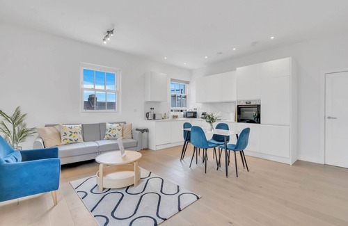Turnham Green Apartment | Smart TV & Netflix | 20 mins to Heathrow | Balcony