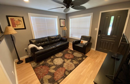 Brownsville House | Smart TVs, WiFi, Cold AC, Seafood Restaurant Next Door
